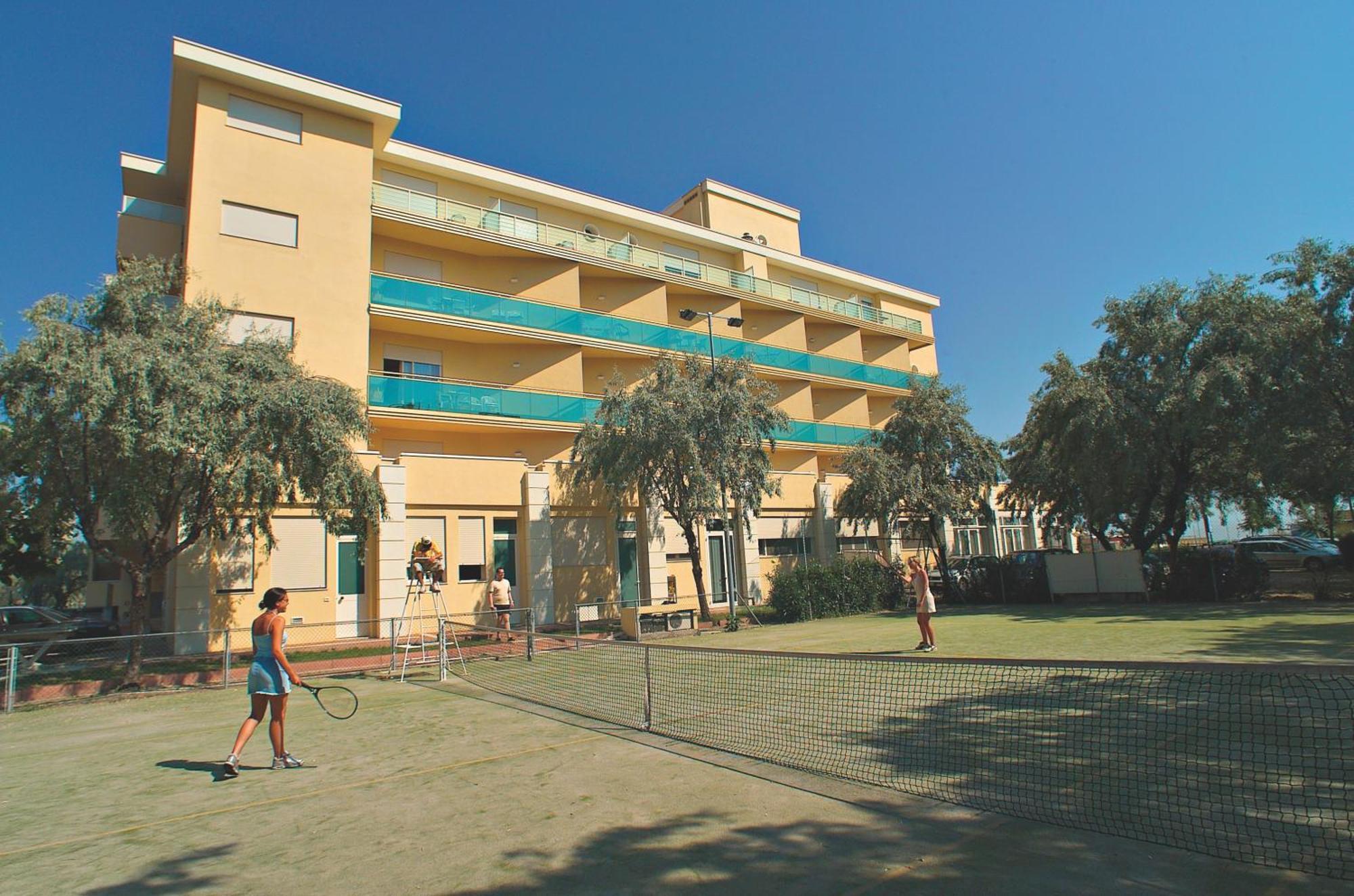 Hotel Valverde & Residenza Cesenatico Exterior photo