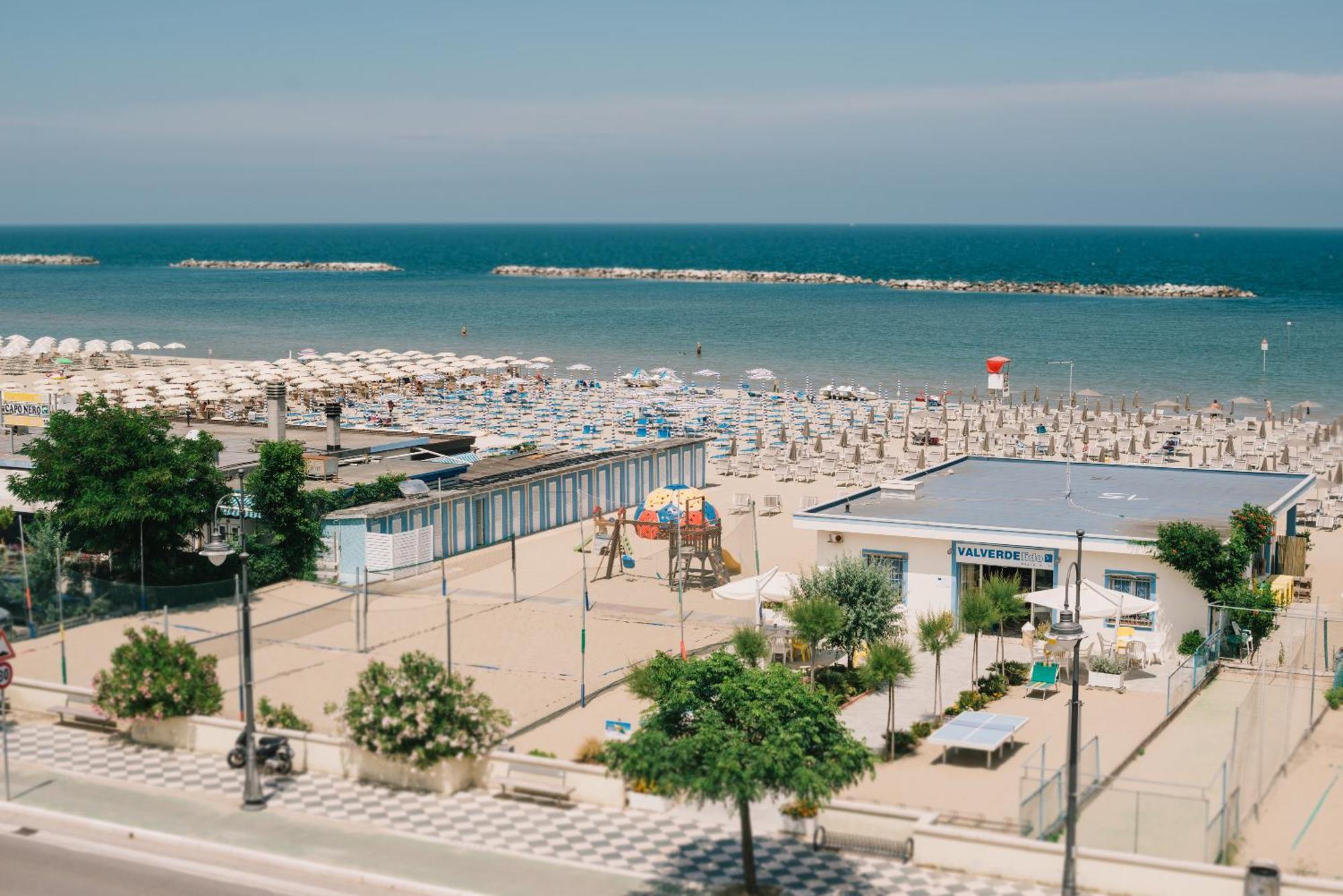 Hotel Valverde & Residenza Cesenatico Exterior photo