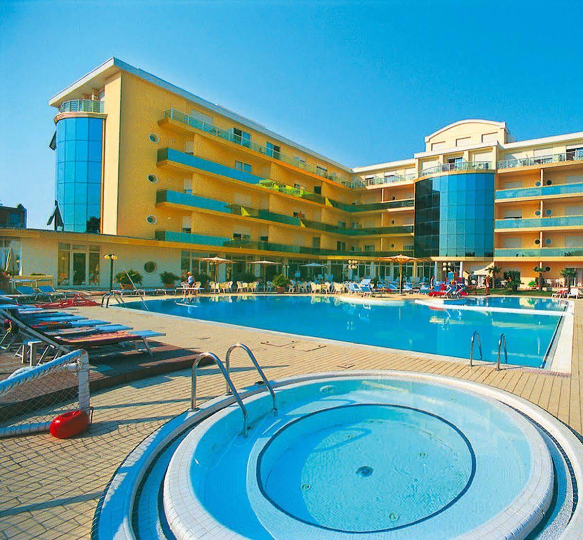 Hotel Valverde & Residenza Cesenatico Exterior photo