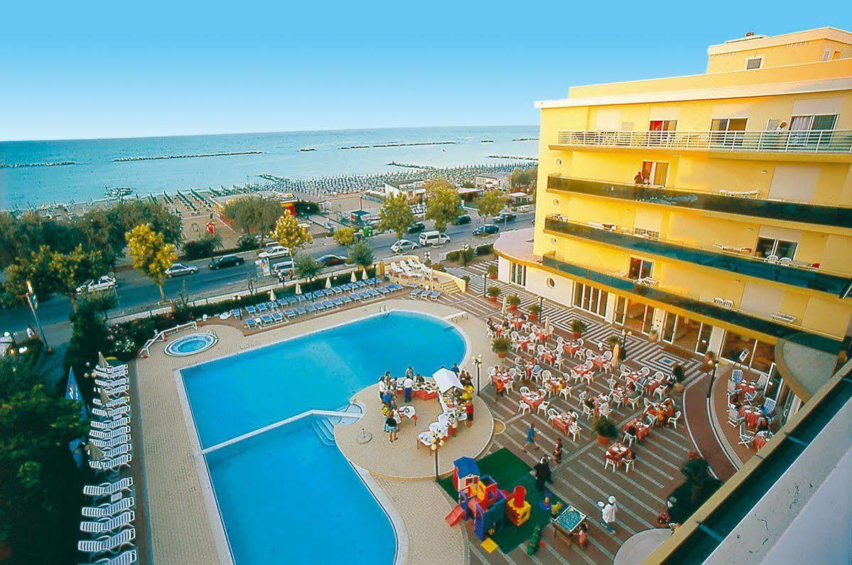 Hotel Valverde & Residenza Cesenatico Exterior photo