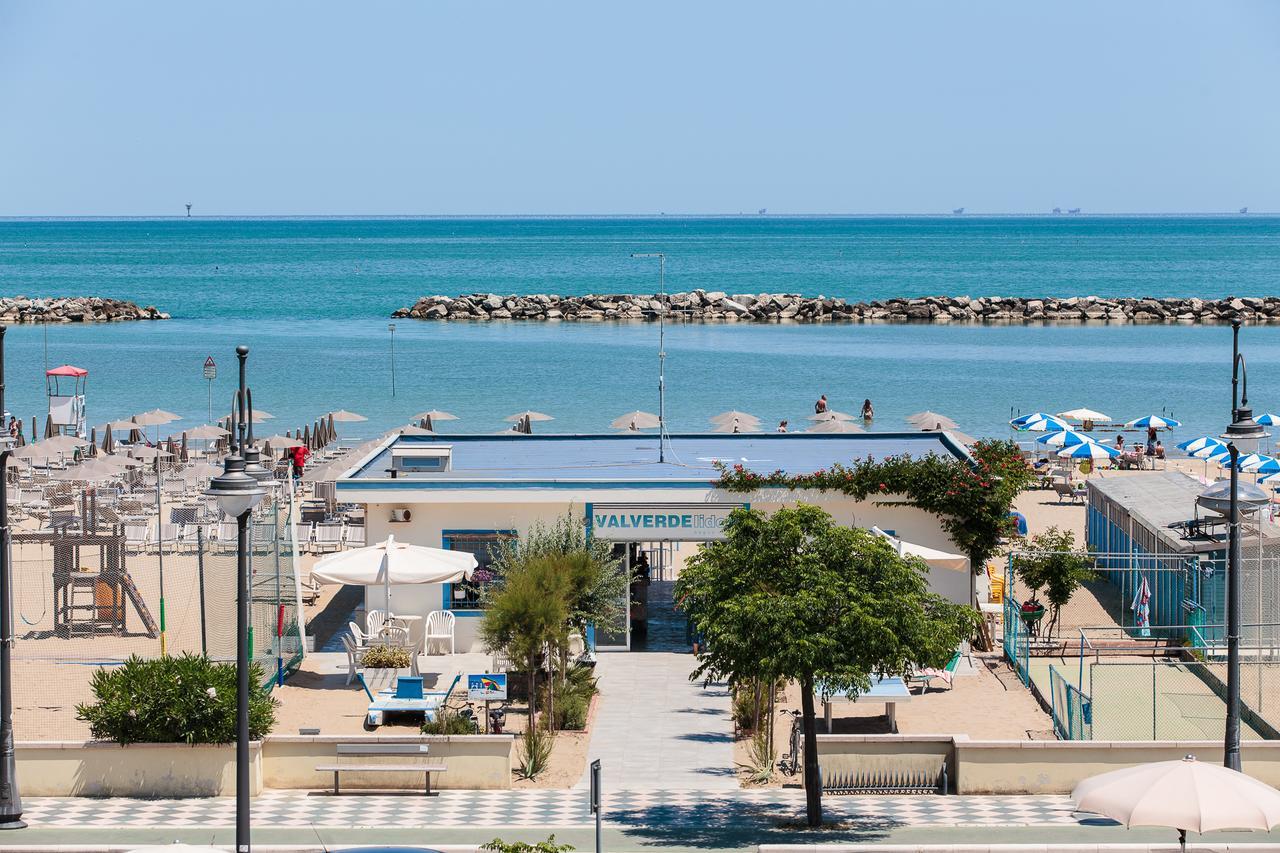 Hotel Valverde & Residenza Cesenatico Exterior photo